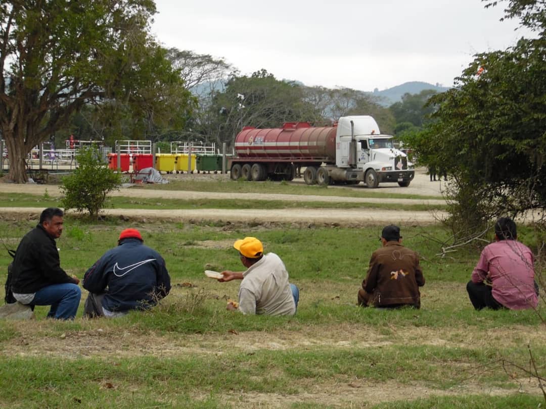 Campesinos bloquean accesos a instalaciones petroleras