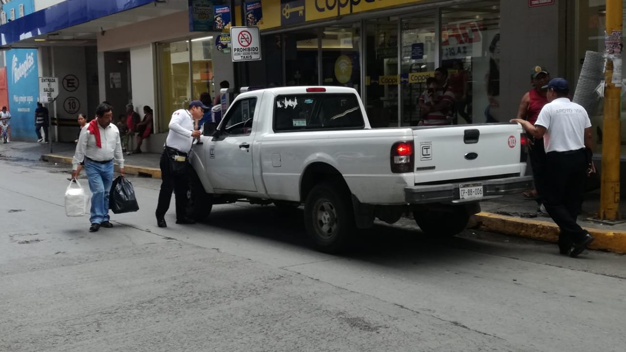 Dan de baja a agente de Apoyo Vial exhibido cuando extorsionaba a ciudadano