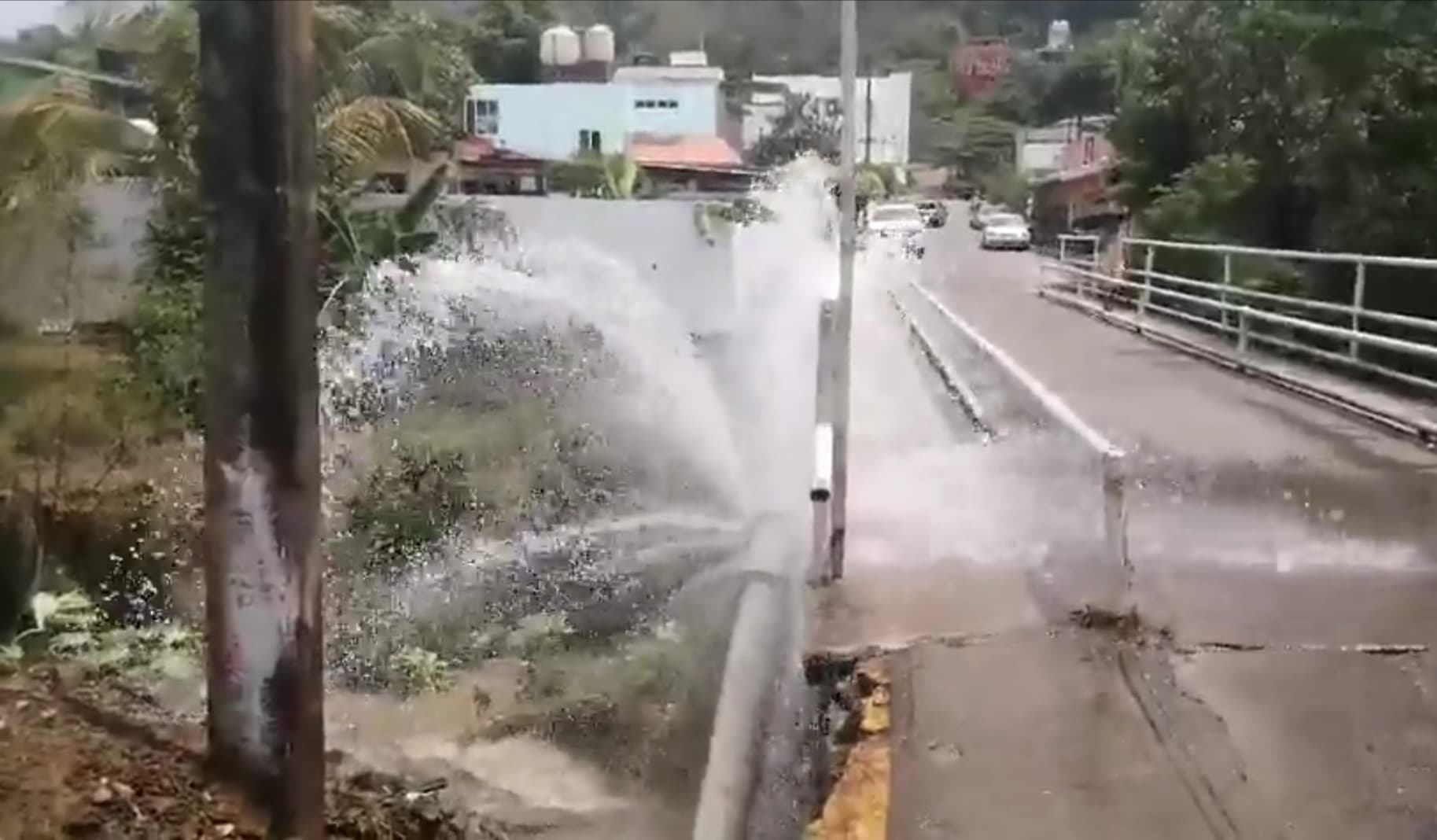 Revientan líneas del agua potable, en Poza Rica