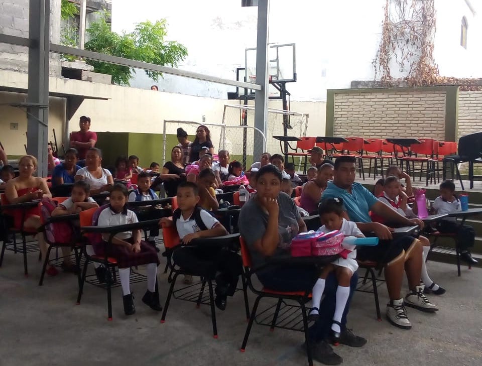 Sin salones, inician clases en primaria de Tampico