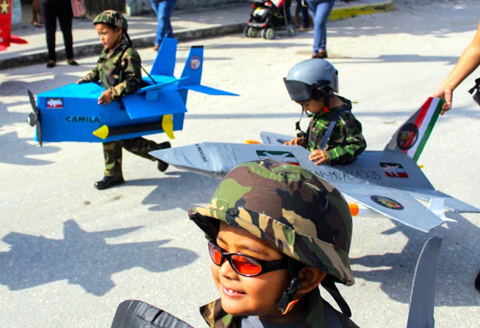 Niños de preescolar rinden reconocimiento a las Fuerzas Armadas (Galería de imágenes)