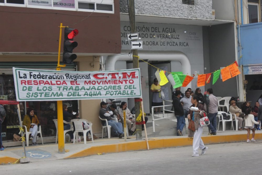 Trabajadores de CAEV toman las calles por falta de pago de prestaciones