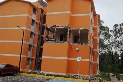 Explosión al interior de Unidad Habitacional Militar, en Cuernavaca