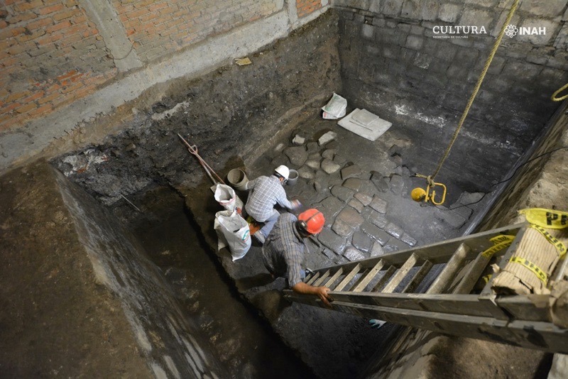 Descubren restos del palacio de Axayácatl bajo edificio del Monte de Piedad
