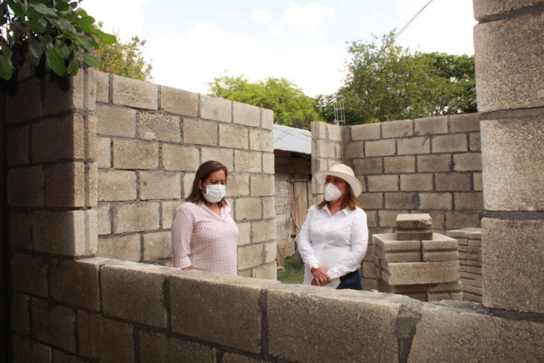 Construyen cuartos dormitorio en San Fernando, Coatzintla