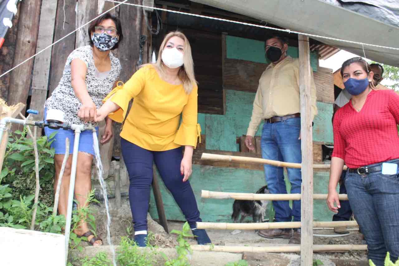 Casi mil familias tendrán agua al terminar esta administración: Patricia Cruz Matheis