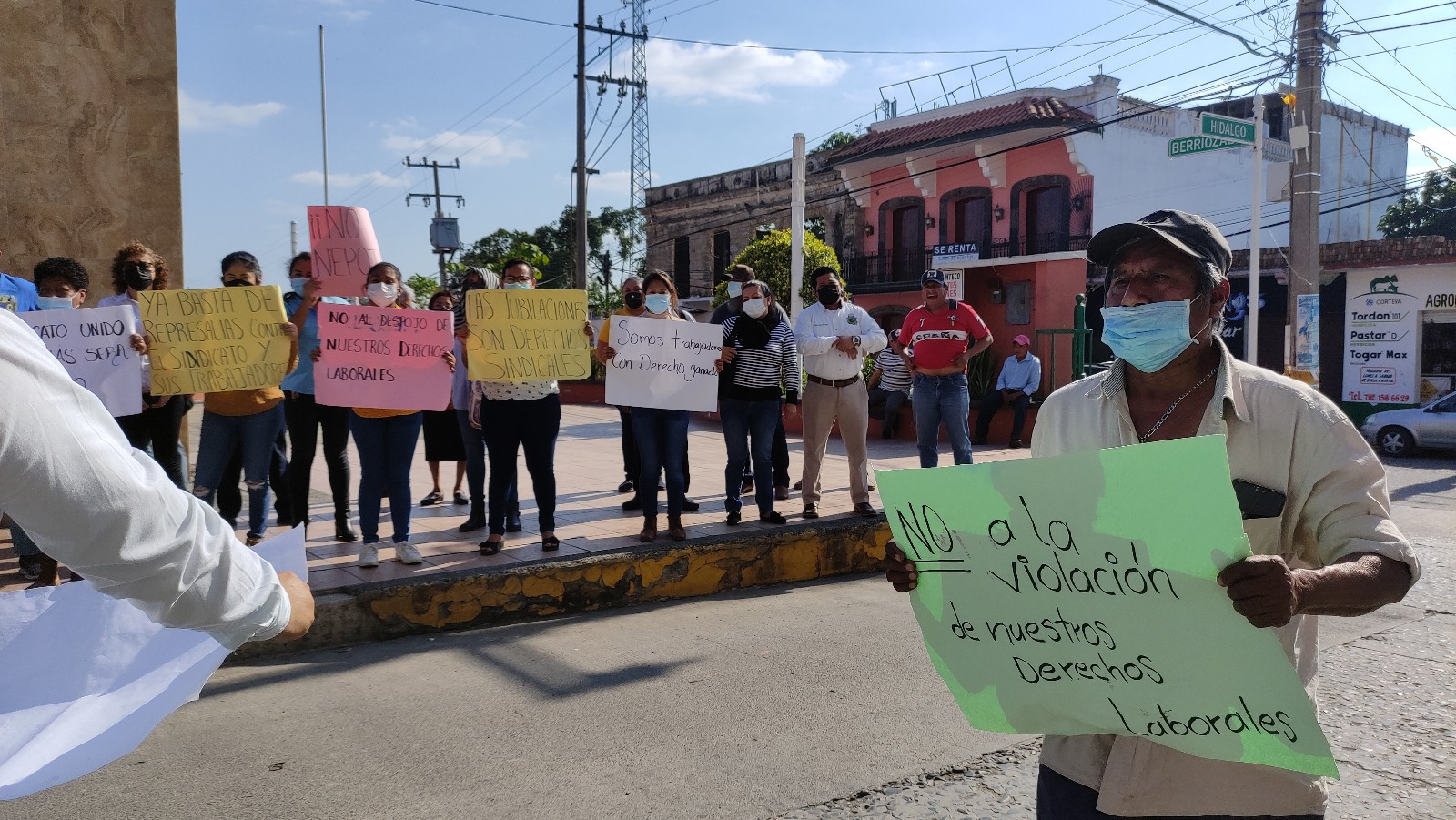 Conflicto en Coatzintla, alcalde desconoce a empleados y atenta contra prestaciones
