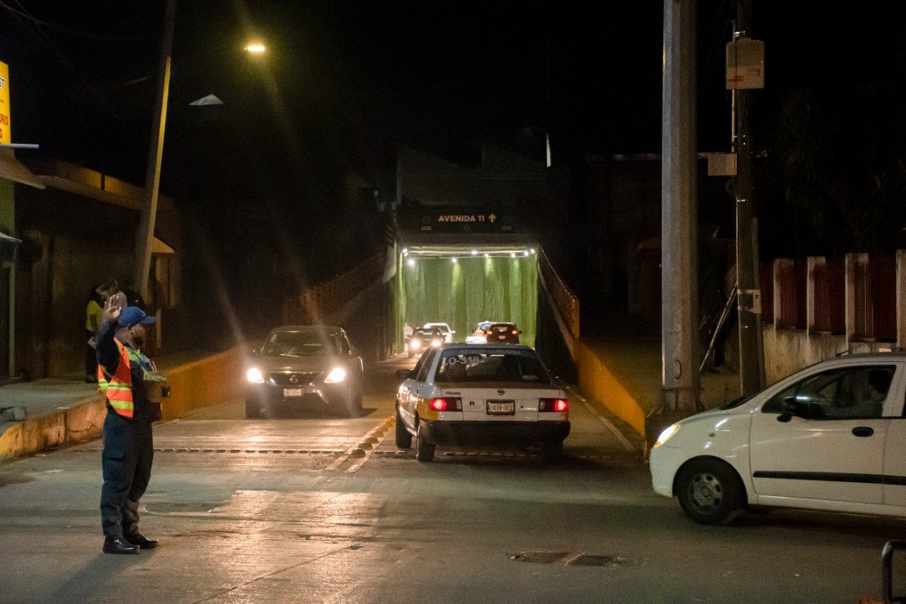 Acuerdan colonos y autoridades mantener abierto paso a desnivel