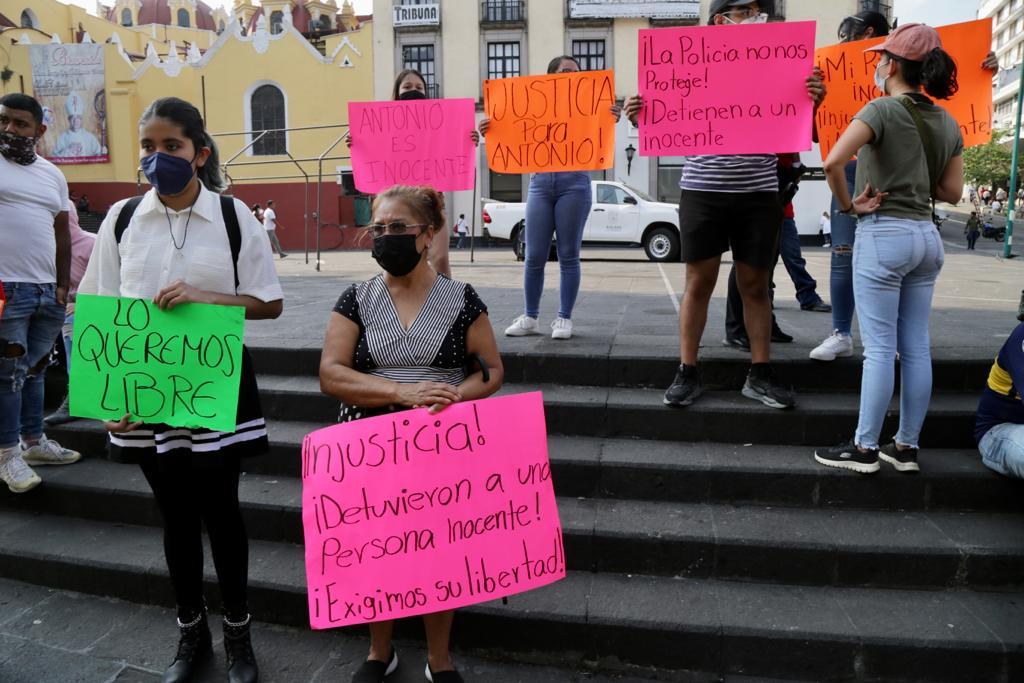 Protestan en Xalapa por detención de estudiante