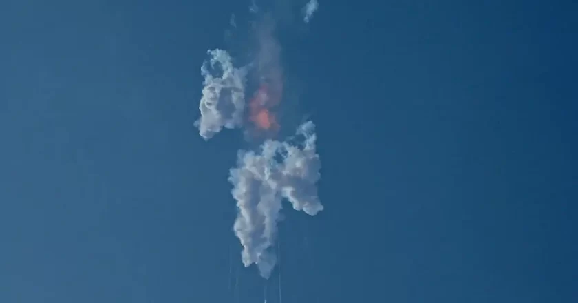Cohete Starship de SpaceX explota a minutos de despegar