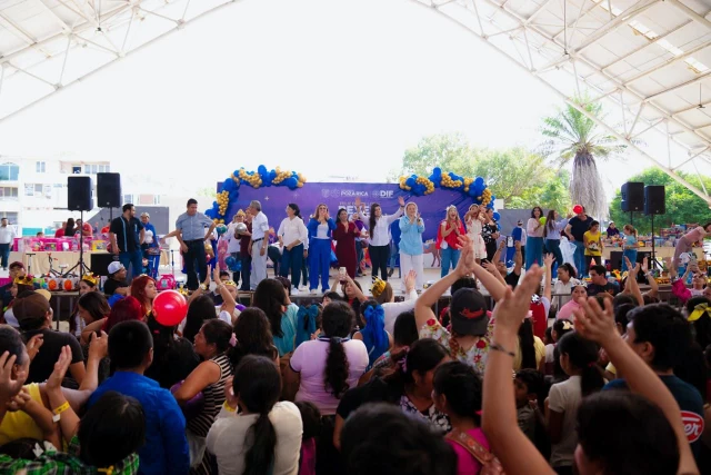 Celebran Día de Reyes con festejo masivo en la Plaza Cívica de Poza Rica