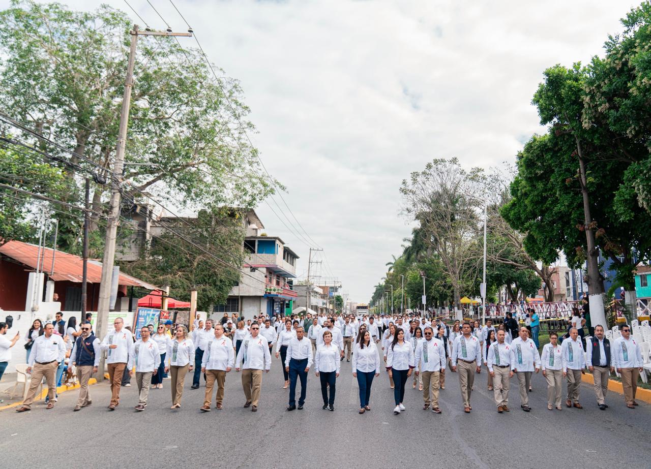 Poza Rica celebra con éxito el desfile de Fiestas del Petróleo 2026