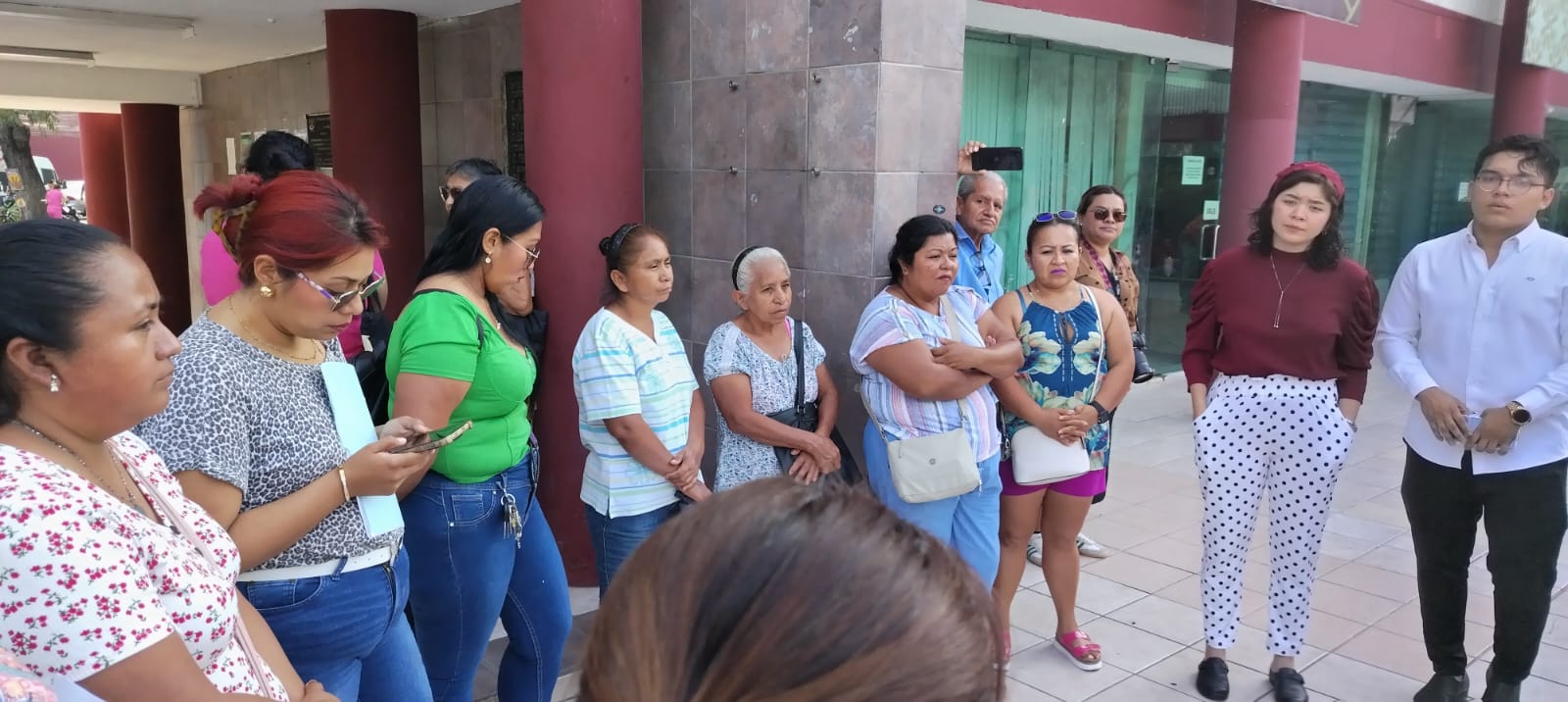 Acusan privatización de campo deportivo en Las Granjas