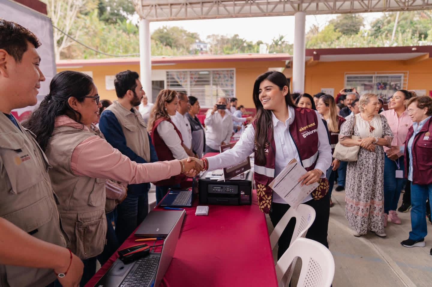 Gobierno en Tu Colonia acerca servicios de salud en Poza Rica