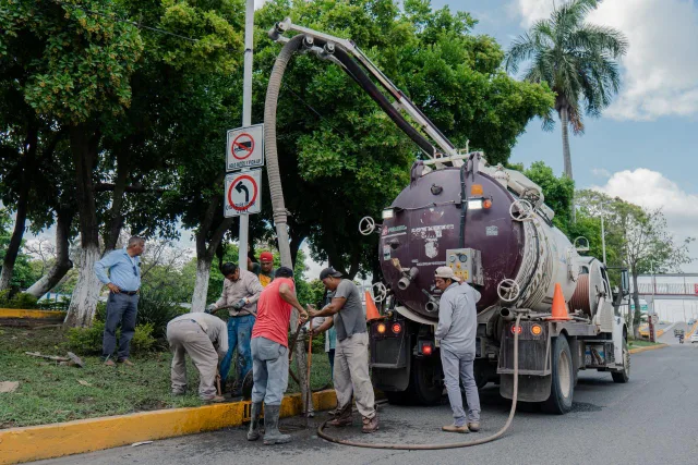 Poza Rica intensifica desazolve tras fuertes lluvias