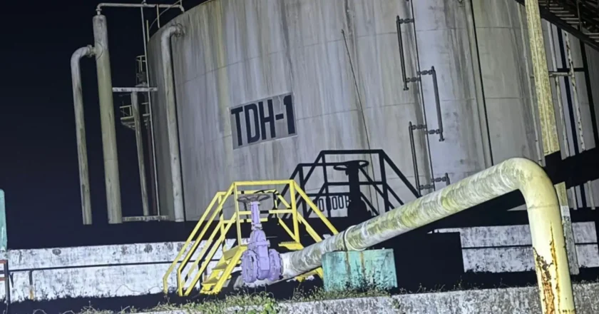 Colapsan escaleras y muere obrero de Pemex en Tuxpan