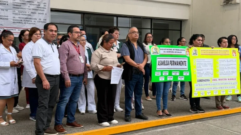 Personal de salud protesta por falta de pagos, insumos y condiciones dignas en hospital regional
